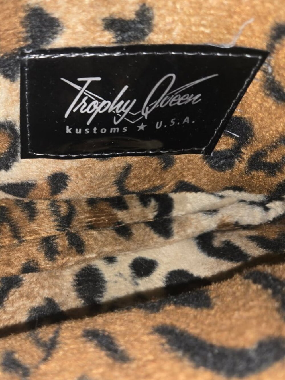 Trophy Queen Leopard Lincoln Purse - Picture 6 of 6